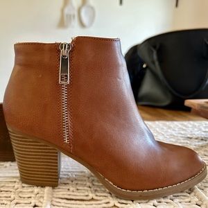 express zip up bootie!